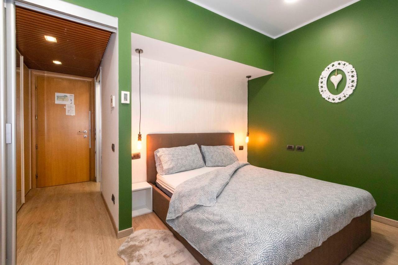 Enjoy Room- Appartamento Con Parcheggio Gratuito E Colazione Deliziosa ! Turin Bagian luar foto