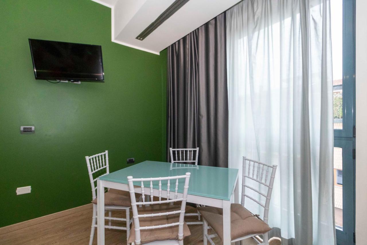 Enjoy Room- Appartamento Con Parcheggio Gratuito E Colazione Deliziosa ! Turin Bagian luar foto