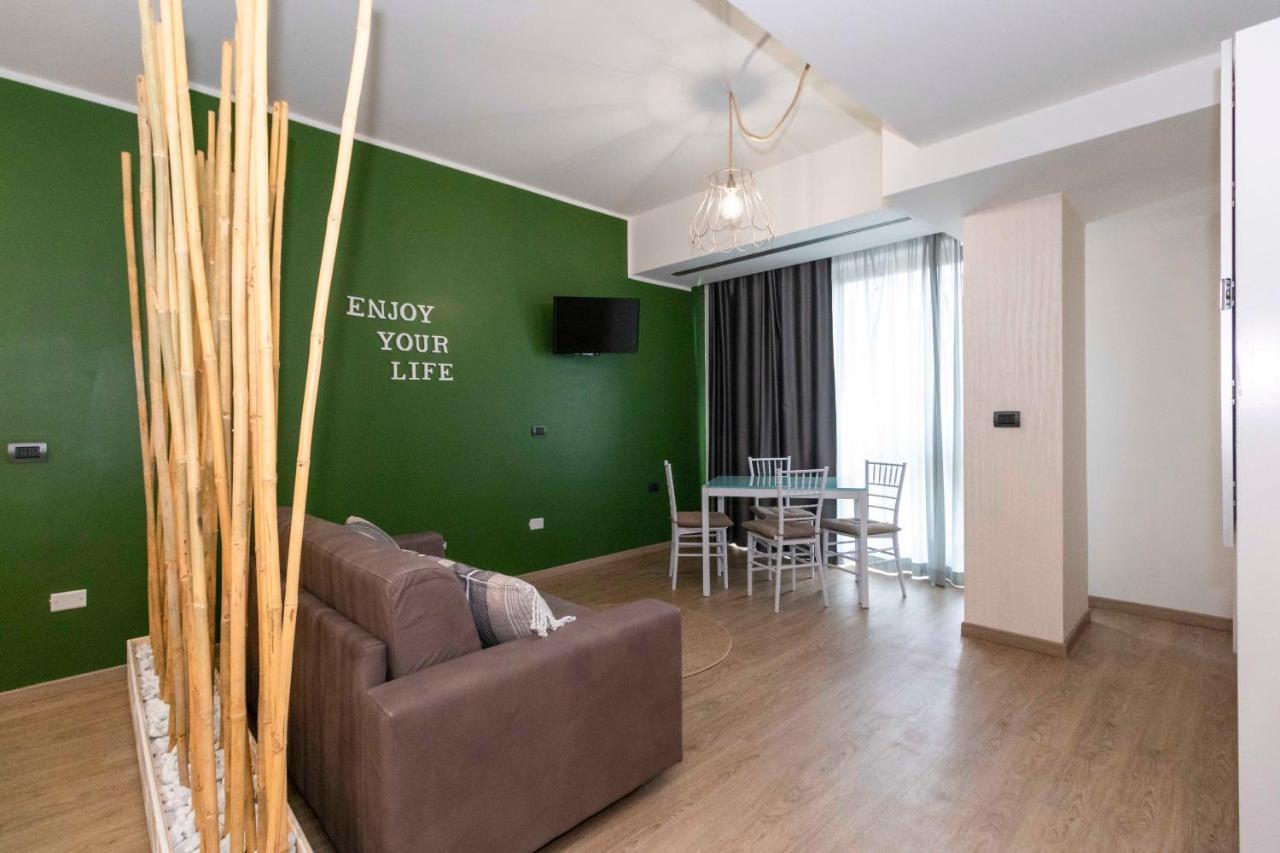 Enjoy Room- Appartamento Con Parcheggio Gratuito E Colazione Deliziosa ! Turin Bagian luar foto