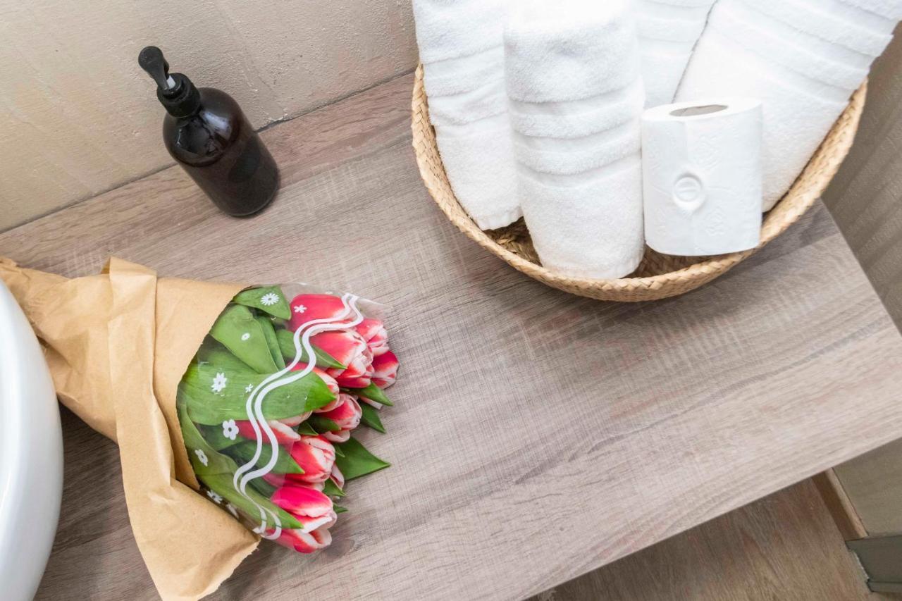 Enjoy Room- Appartamento Con Parcheggio Gratuito E Colazione Deliziosa ! Turin Bagian luar foto